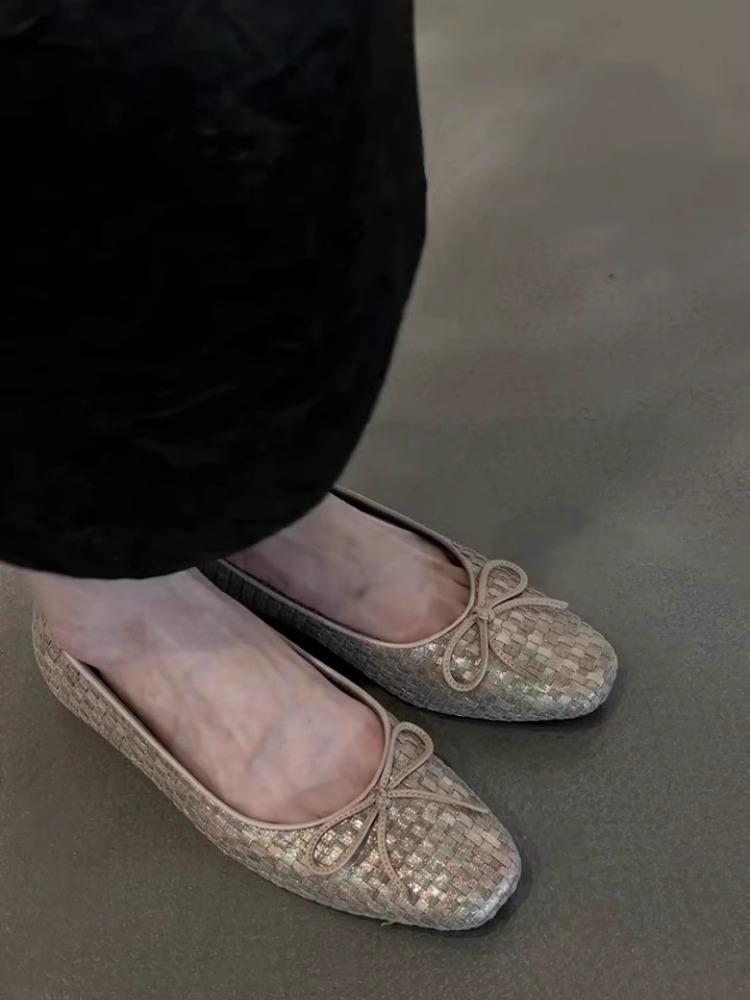 

Версия из овчины~ Французский стиль красивый бант плетеная легкая обувь с открытым верхом 2025 Корейская версия ретро увеличивающая рост плоская подошва женская обувь 40