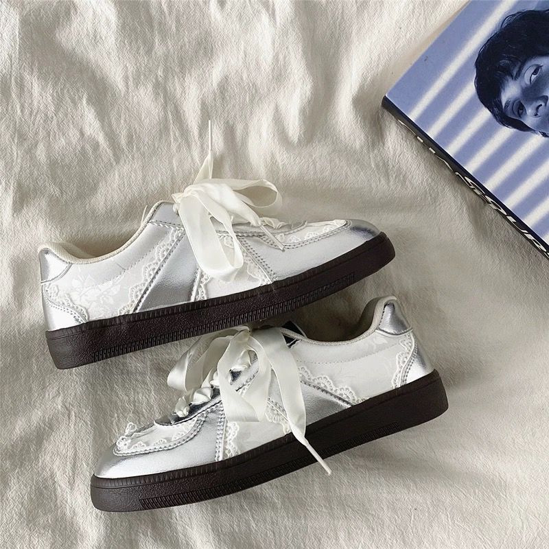 spring and autumn new silver German training shoes retro casual sports board shoes versatile flat lace edge white shoes