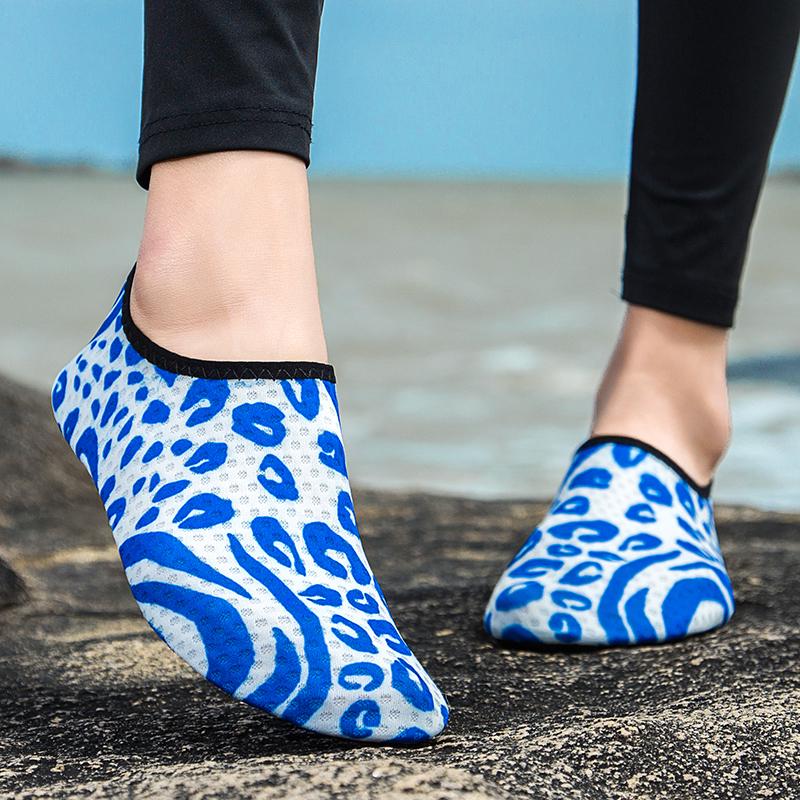 Women Men Water Barefoot Shoes Leopard Design Beach Shoes Quick Dry Hiking Sports Sandals Casual Training Shoes Light Sandals 46
