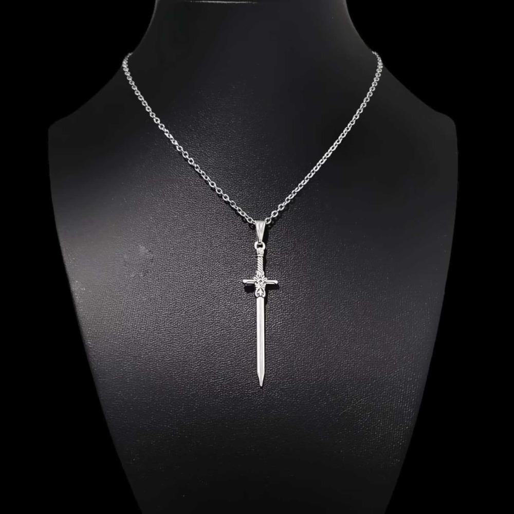 Personality Exquisite Sliver Color Knife Sword Pendant Stainless Steel Necklace for Women Men Gothic Punk Jewelry Accessory Gift