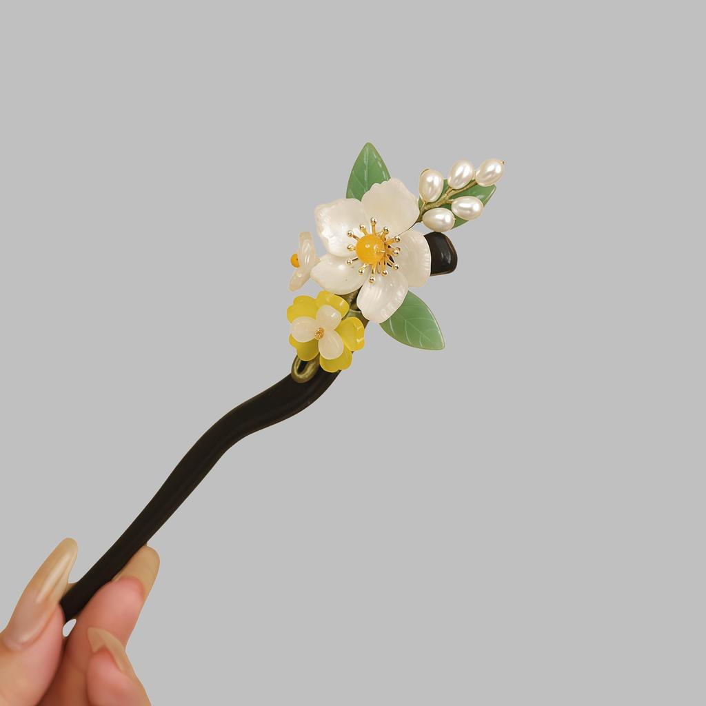 Hanfu Headdress: Retro Chinese Tassel Hairpin with Cheongsam Style