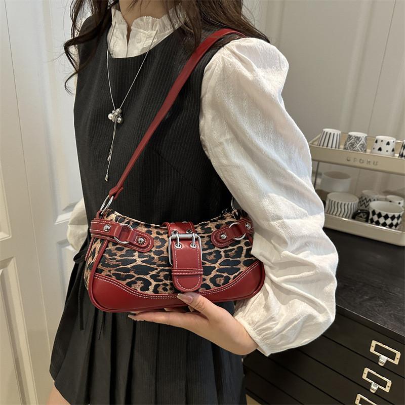 Street Style Pu Small Square Bag With Magnetic Closure For Daily Use