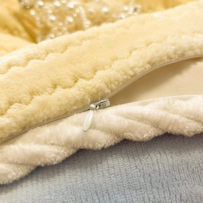 Thickened Jacquard Milk Fleece Winter Bedding Set - Flannel Coral Fleece Duvet Cover with Added Fleece Sheet, Dormitory Three-Piece Set