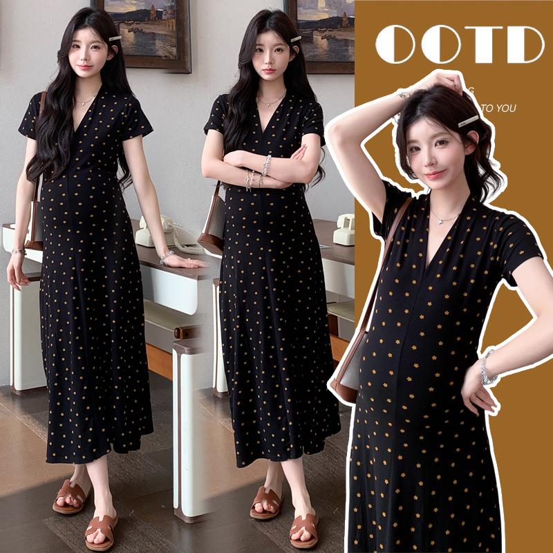 

In-Stock Korean Style V-Neck Slimming Summer Maternity Dress - Printed, Knitted, and Stretchy M