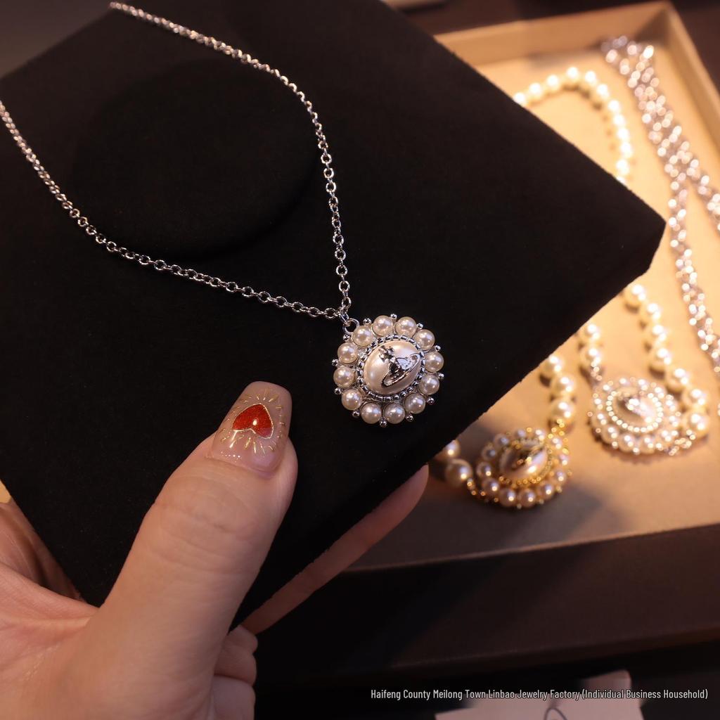 Vivienne Westwood Diamant Halskette & Ohrstecker Set – Modisches Pavé-Design