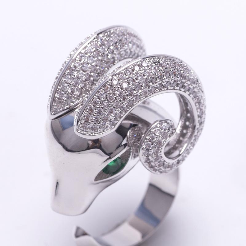 Nowy Popularny Spersonalizowany Pierścionek z Głową Owcy z Inkrustowanym Diamentem Pierścionek Zwierzęcy i Biżuteria Zodiakalna