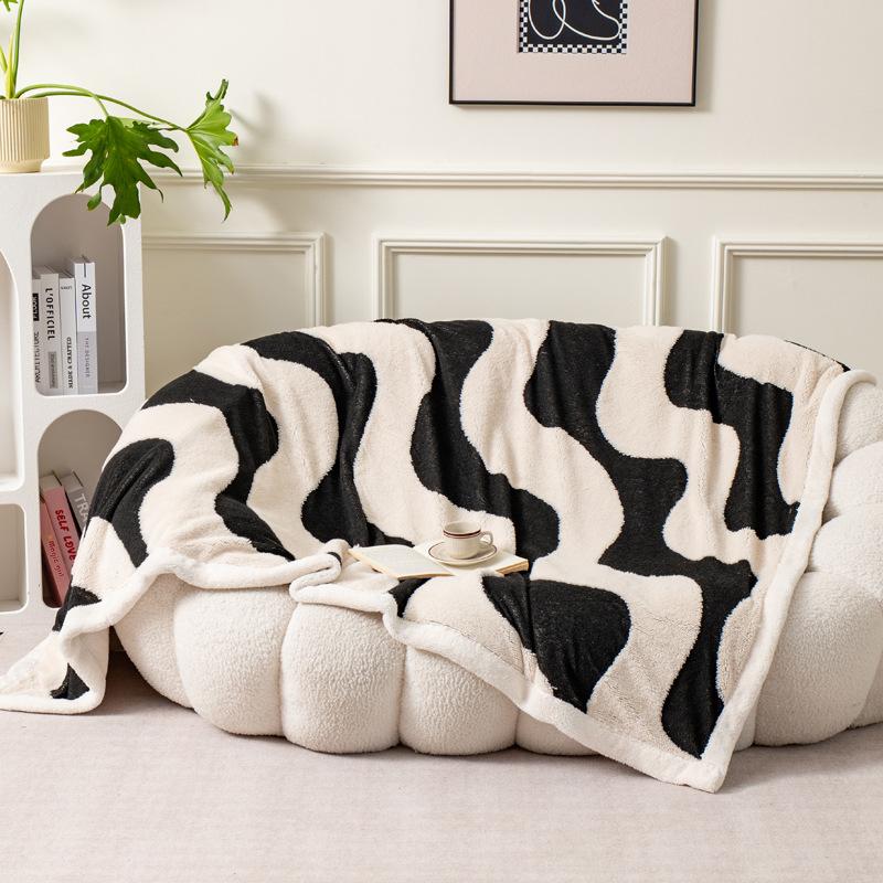 Kaufe Nordischer Minimalistischer Schwarz-Weiß Jacquard Dünne Steppdecke Kationischer Jacquard Doppellagige Decke Nickerchen Sofa Handtuch Hohe Grammatur zum Preis ab 55