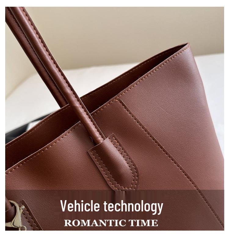 2024 Retro Large-Capacity Shoulder Tote: Casual Autumn/Winter Women's Pendant Bag