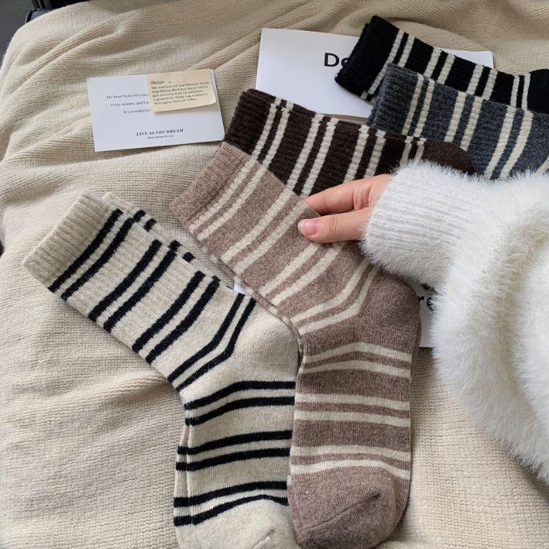 Ladies Autumn Winter Thickened Warm Irregular Striped Wool Medium Tube Pile Socks