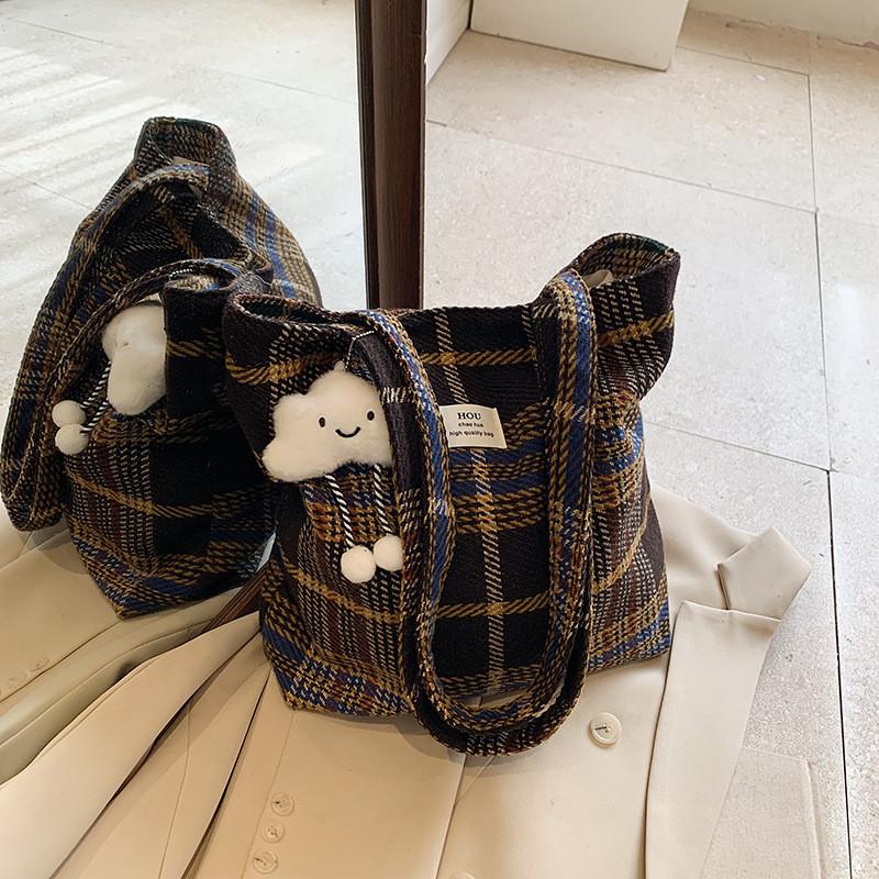 

Модна та стильна сумка-тоут на одне плече для жінок з яскравими клітчастими візерунками Coffee Check,Without Pendant