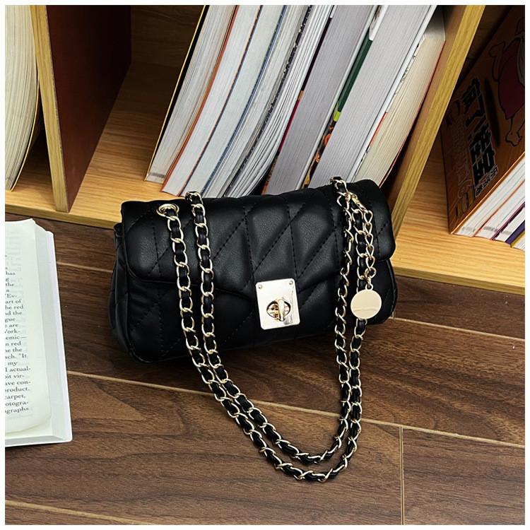 IELGY Diamond Chain Fashion Commuter Crossbody Bag