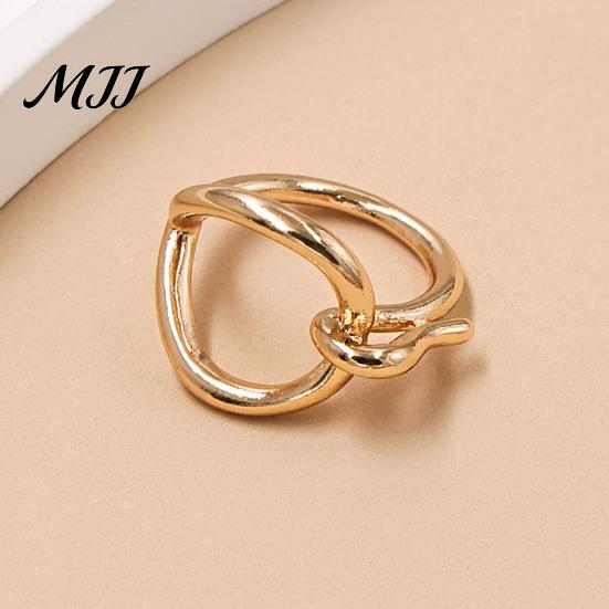 Versatile Scarf Ring Irregular Ring, Elegant Knotted Heart Silk Buckle Clip, Shawl Holder Wrap Fastener for Coat Collar Belt, Fashionable Accessory