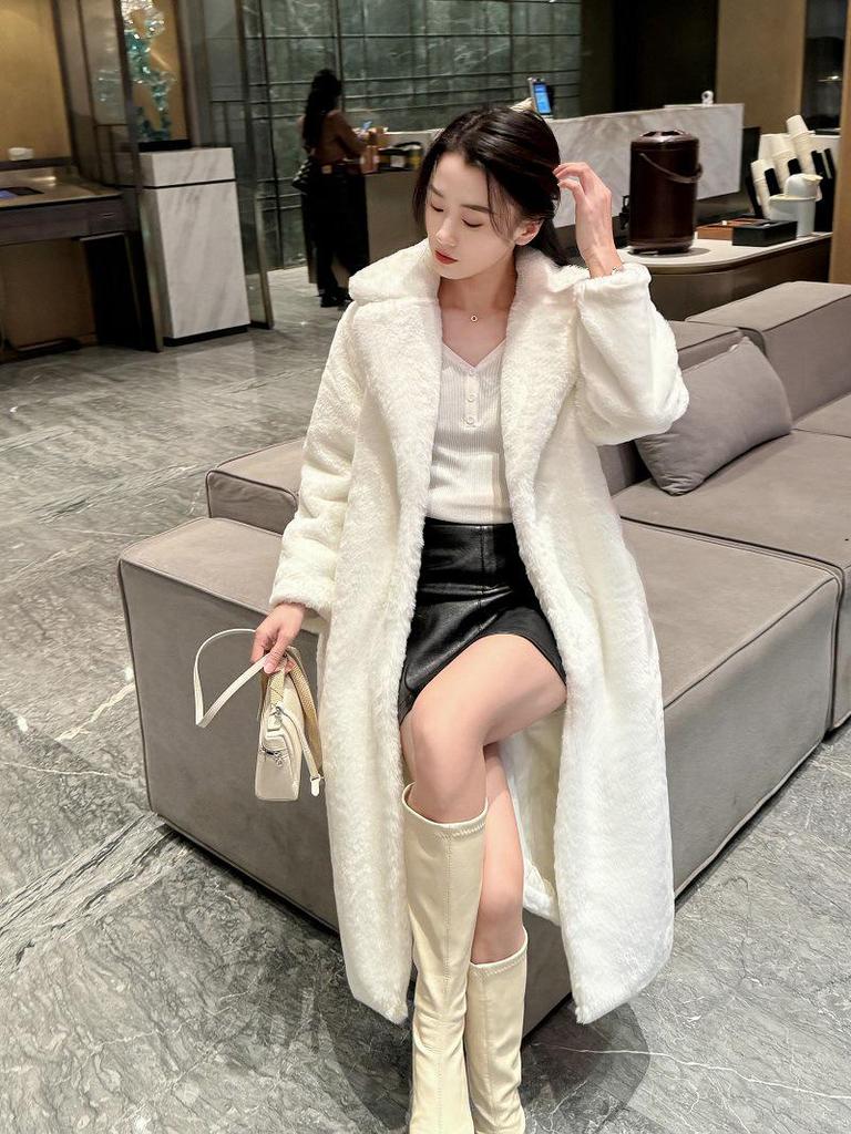 Damen Mantel in mittlerer Länge mit Gürtel aus Nerzsamt-Imitatpelz - Übergröße, dick, wattiert, Herbst/Winter.