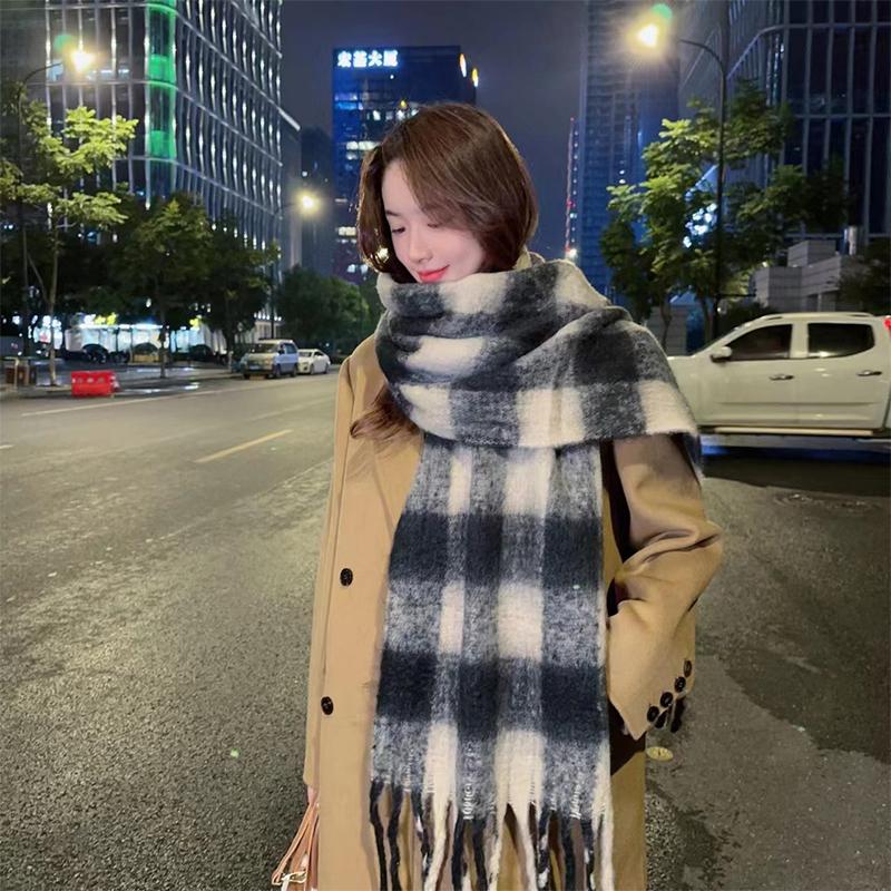 New Winter Knitted Scarf For Women's Versatile Solid Color Black And White Plaid Warmth And Thickening Mountaineering Scarf