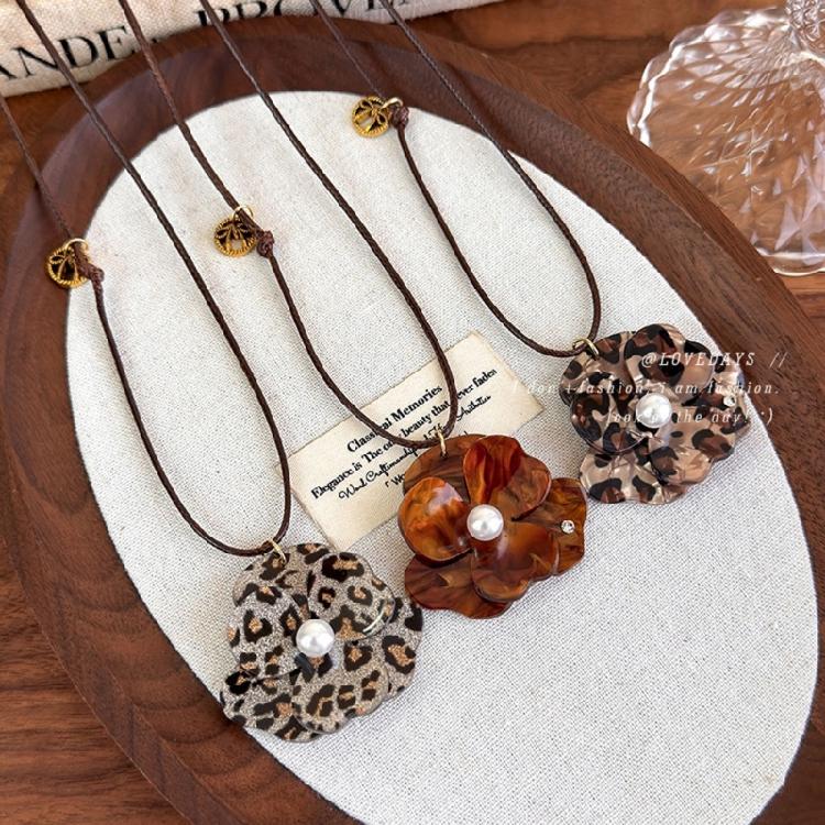 Comfortable Clavicle Chain Lightweight Flower Pendant Necklace Brown Leopard Print Fashion Neck Decoration