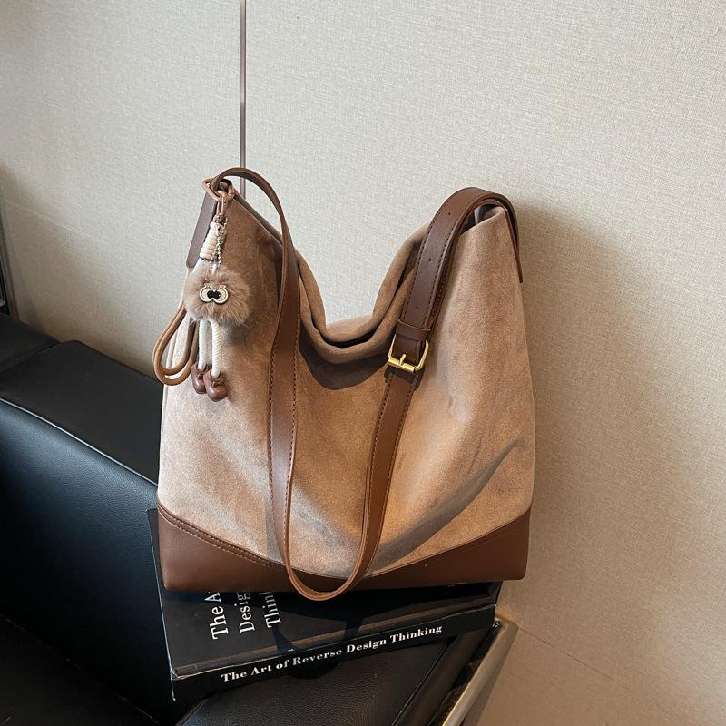 Large capacity bag women's 2025 new fashion high sense retro shoulder bag commuter versatile messenger tote bag