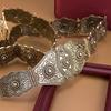 Vintage Slawischer Kaukasus Frauenkleid Gürtel Reliefmuster Nietendekoration Metall Taillenkette Verstellbare Länge