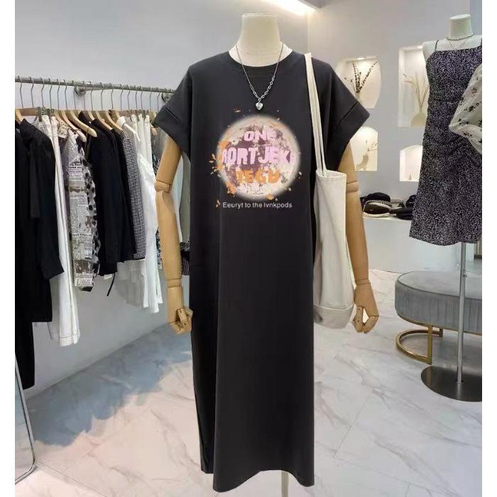 

Новое летнее платье-футболка с боковыми разрезами с принтом букв, которое закрывает живот и делает фигуру стройнее для свободных и непринужденных женщин 4XL темно-серого