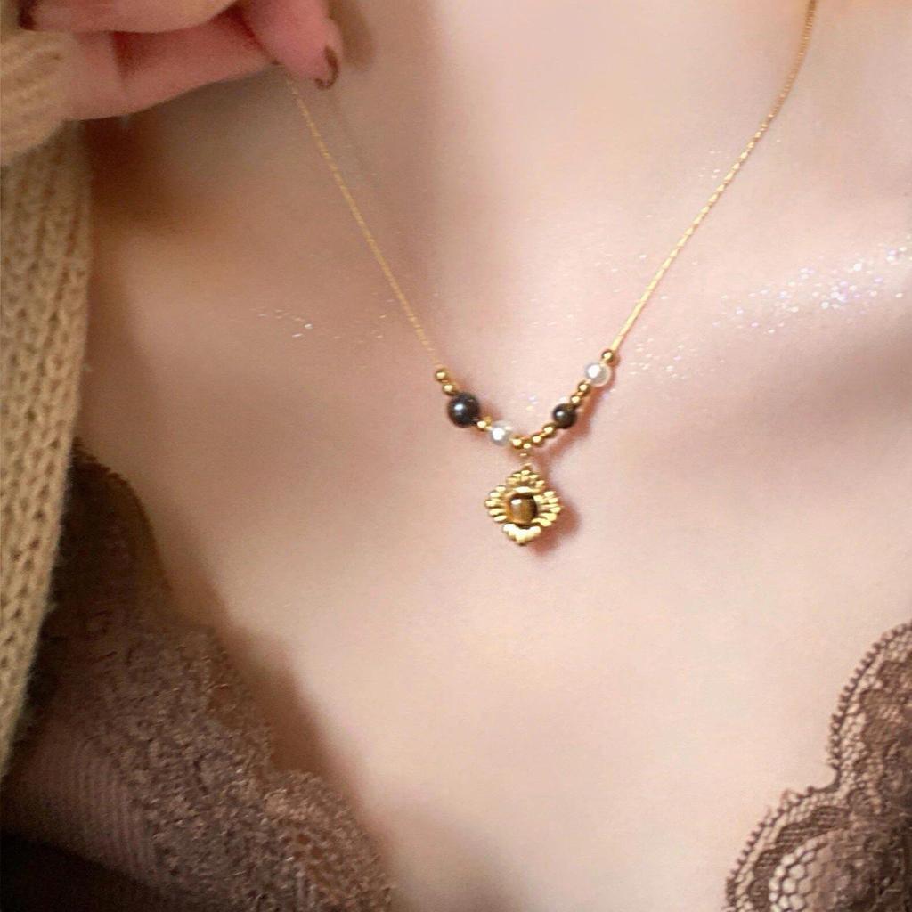 Elegant Pearl Necklace: Trendy, High-End Titanium Steel Clavicle Chain for Women