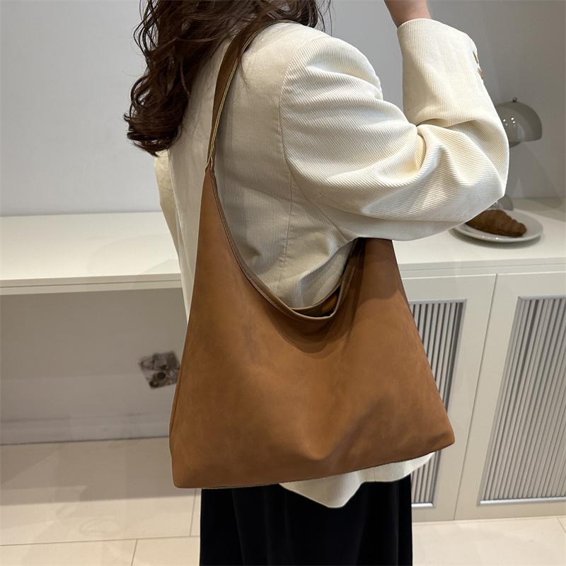New Autumn and Winter Large Capacity Simple Shoulder Bag for Women Fashionable and Versatile Underarm Bag Temperament Gentle Commuter Tote Bag