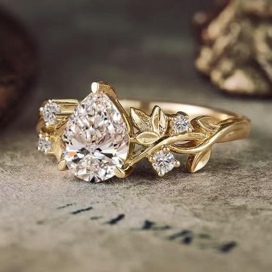 Elegant Women's Water Drop Zirconia Flower Ring
