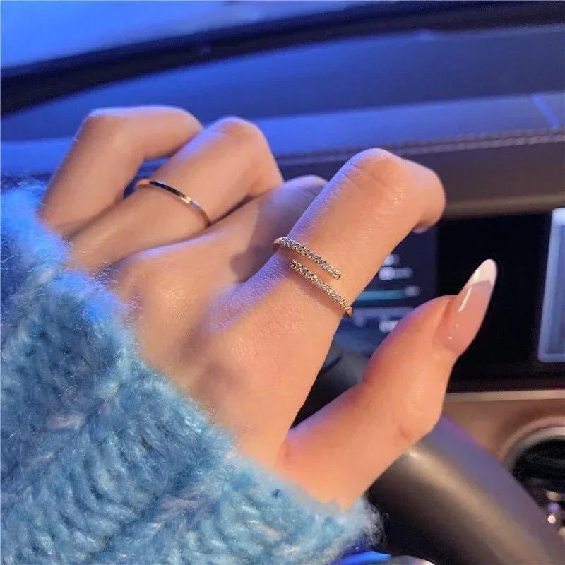 Anello Aperto Super Flash di Lusso per Donna, Con un Design di Nicchia e uno Stile Cool Anello per Dito Indice, Regolabile con un Feeling di Alta Gamma