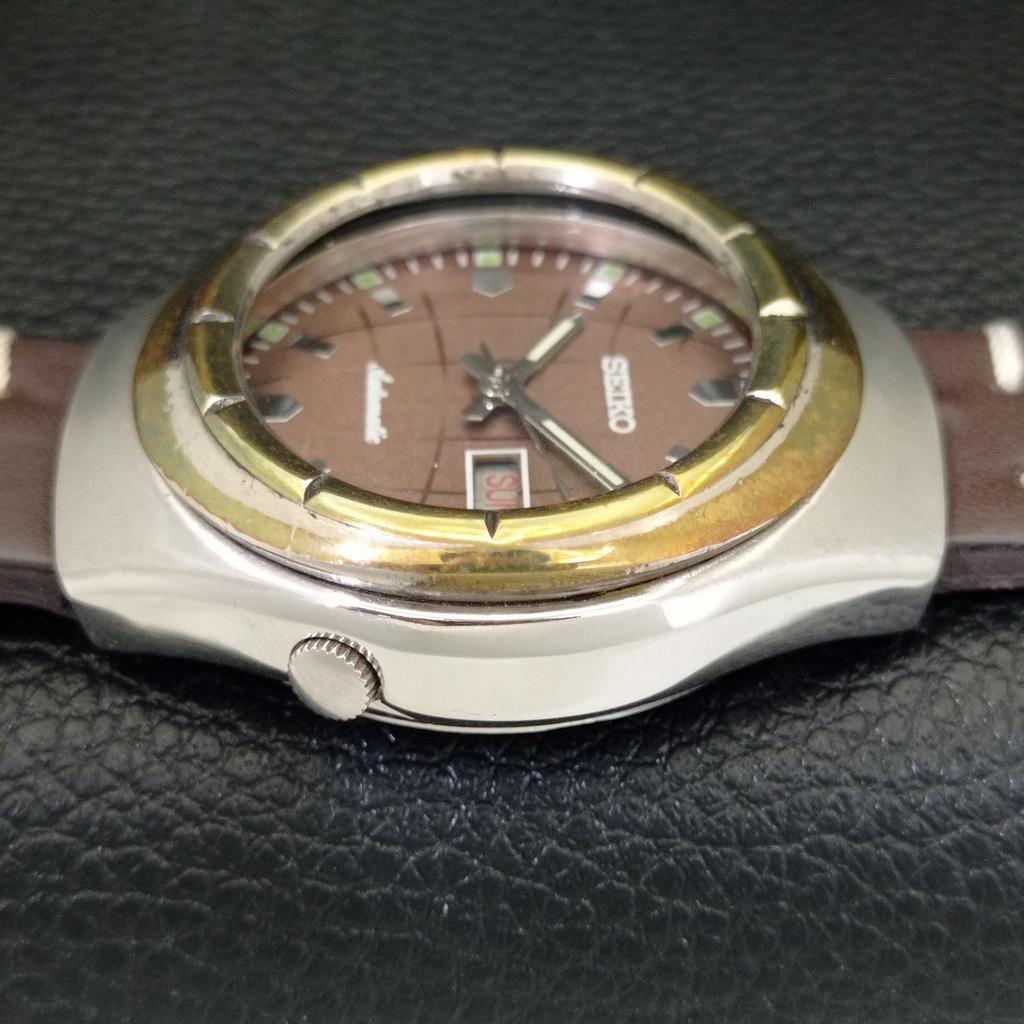 AUTOMATIC VINTAGE SEIKO JAPAN 7009A MENS BROWN COLOR DIAL WATCH a702356-5 R124-a702356