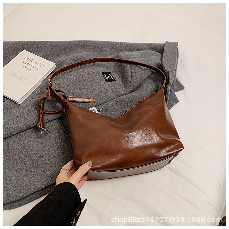 

High-end texture retro commuter armpit bag with oil wax leather large capacity tote bag casual fashion versatile shoulder bag коричневый