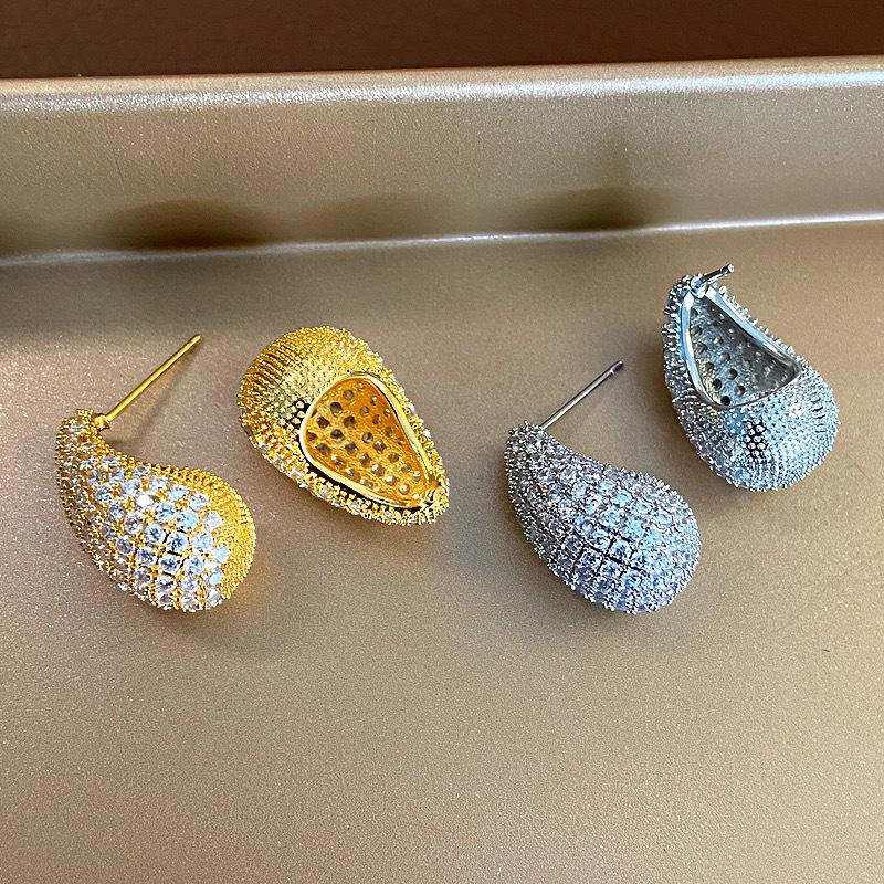 Elegant Teardrop Zircon 925 Silver Stud Earrings - Chic & Sophisticated Style