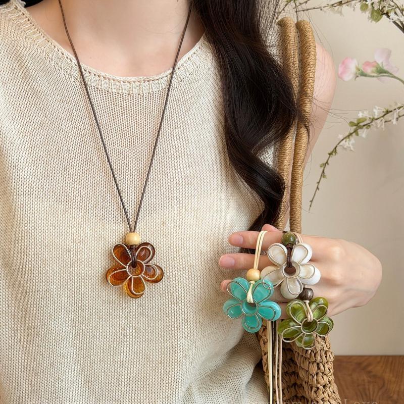 Trendy Resin Flower Pendant Long Rope Chain Necklace For Women Summer Travel Vacation Aesthetic Charm Jewelry Accessories