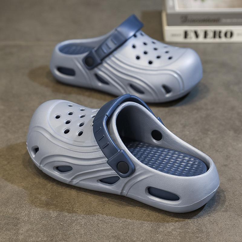 New Couple Hole Shoes Comfortable Two Wear Sandals Summer Travel Breathable Sandals Non-slip Beach Shoes Straight Hair