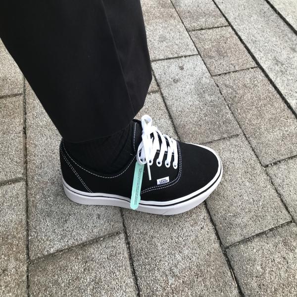 

Vans ComfyCush Authentic — классический черный/настоящий белыйVN0A3WM7VNE, туфли на плоской подошве