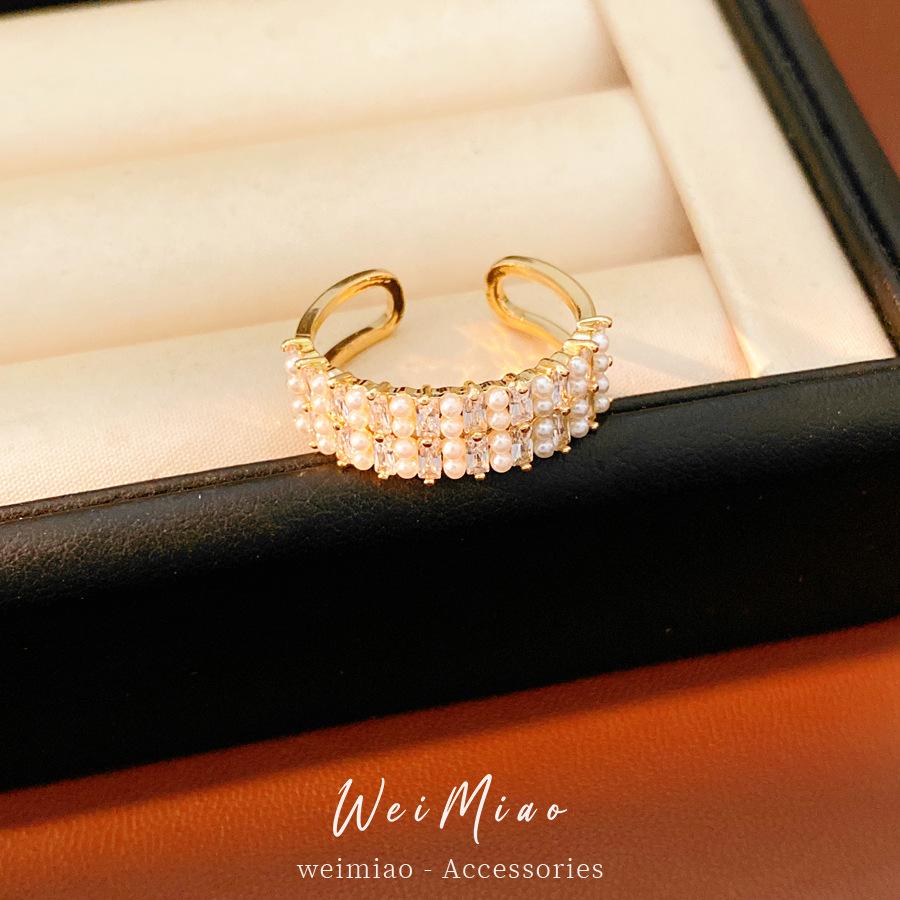 A Niche High-end Palace Style Twisted and Entwined Open Ring