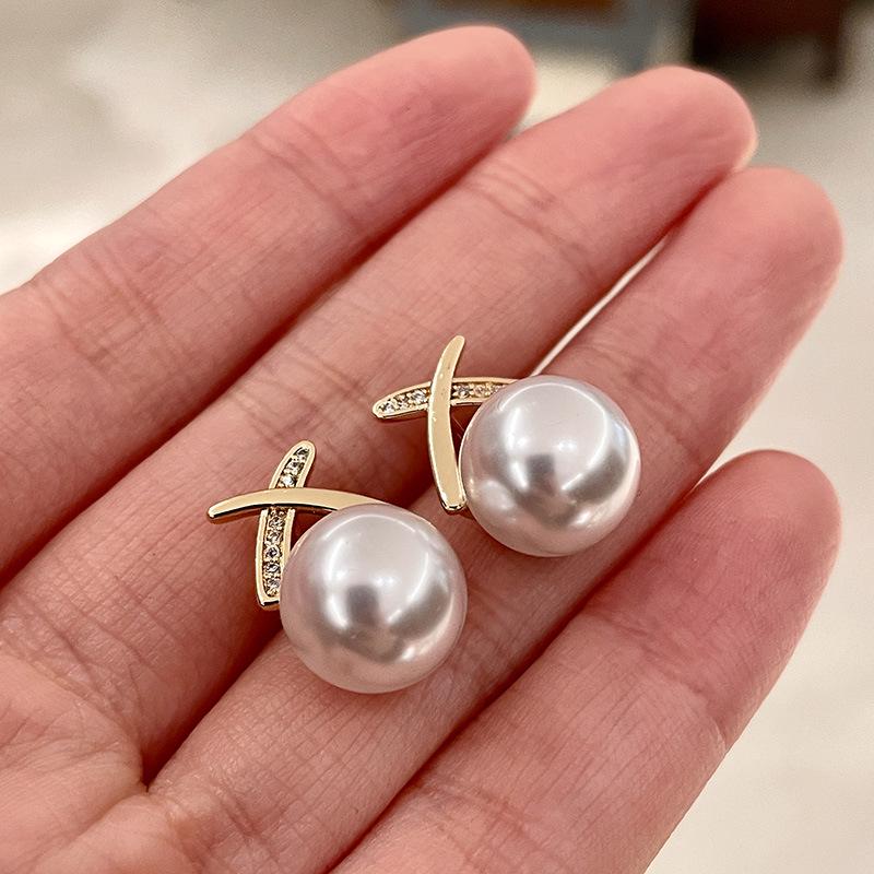 

Французские ретро серьги-пусеты с жемчугом и цирконами: Элегантные нишевые женские украшения