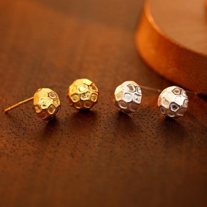 Banyan Tree Gold-Plated Silver Hammered Texture Round Earrings for Women: High-End Autumn/Winter Fashion.