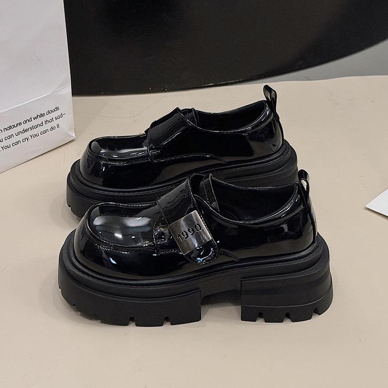 

2025 весна кожа лакированная кожа пряжка маффин подошва мелкий вырез одинарные туфли мягкая кожа корейская версия туфли на платформе толстый каблук лоферы женские 35