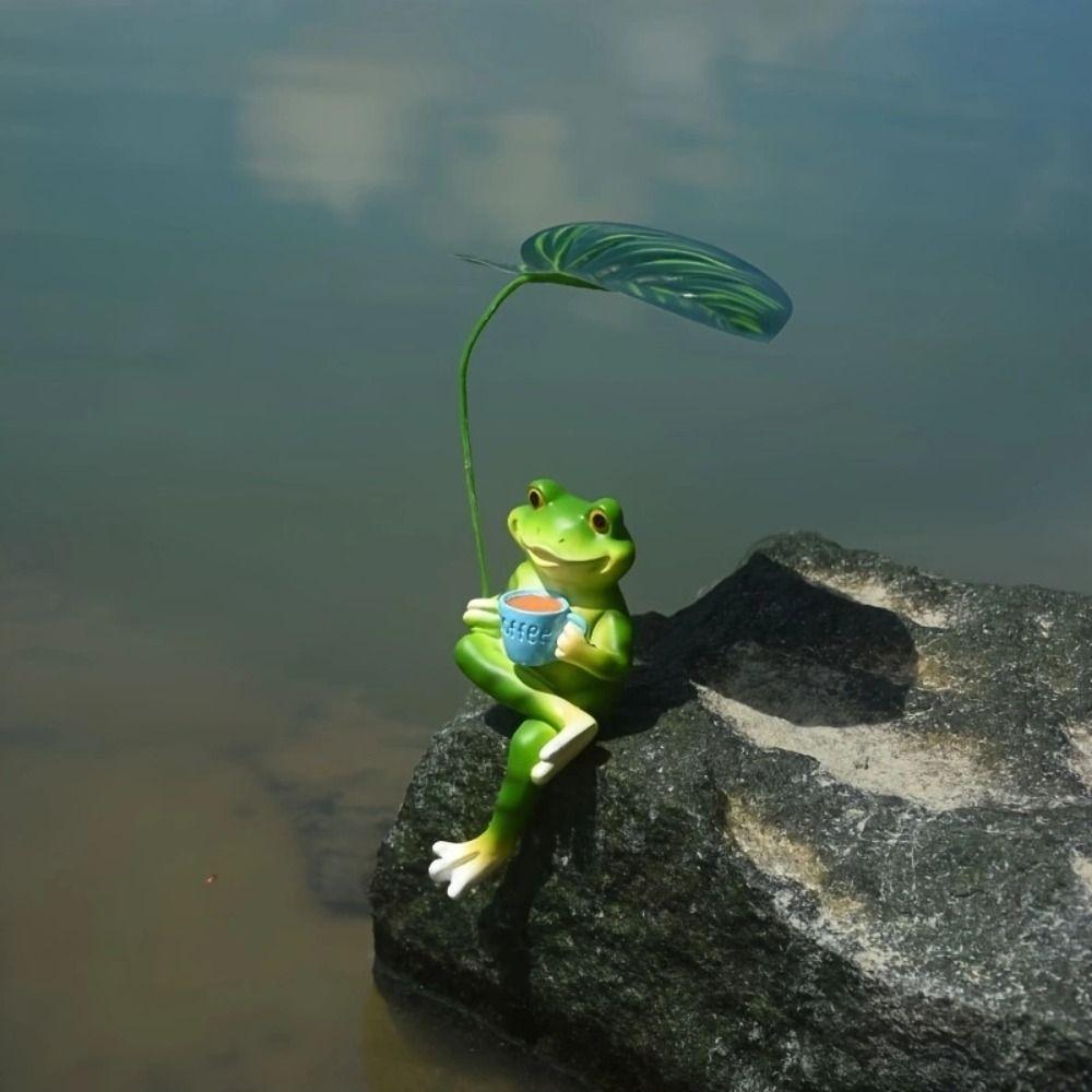 

Cute Garden Frog Statue Cartoon Frog Ornament Decor Animal Miniatures Sculpture Living Room Style 2