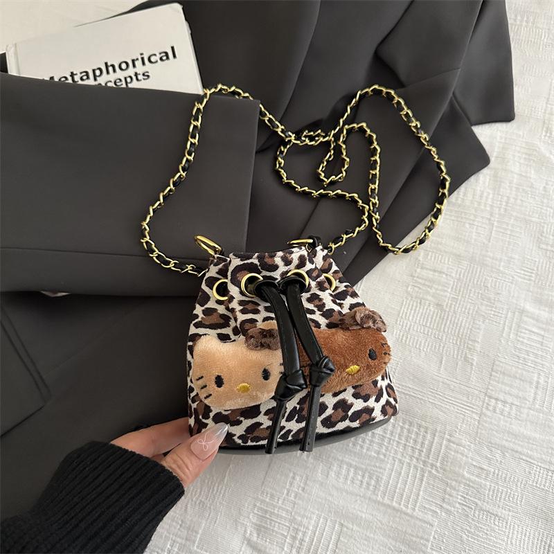 

Adorable Crossbody Plush Cartoon Bag: Trendy, Autumn/Winter Shoulder Bag for Children & Women