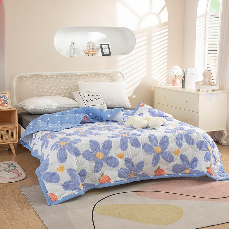 

2027 New Cool Silk Ice Cream Summer Quilt Solid Color Printing Air Conditioner Quilt Machine Washable Water Washable Quilt 70X100cm 1pc Random Color