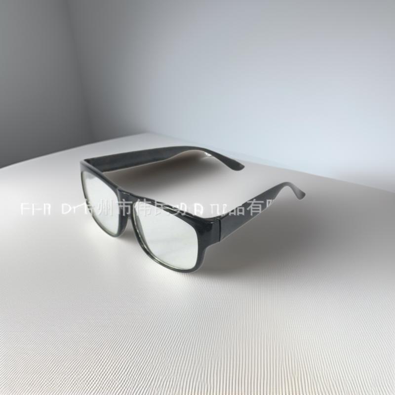 

Сварочные очки марки Yile - Черная оправа, белая носовая перегородка, линзы светлых тонов Black Frame Medium Lens