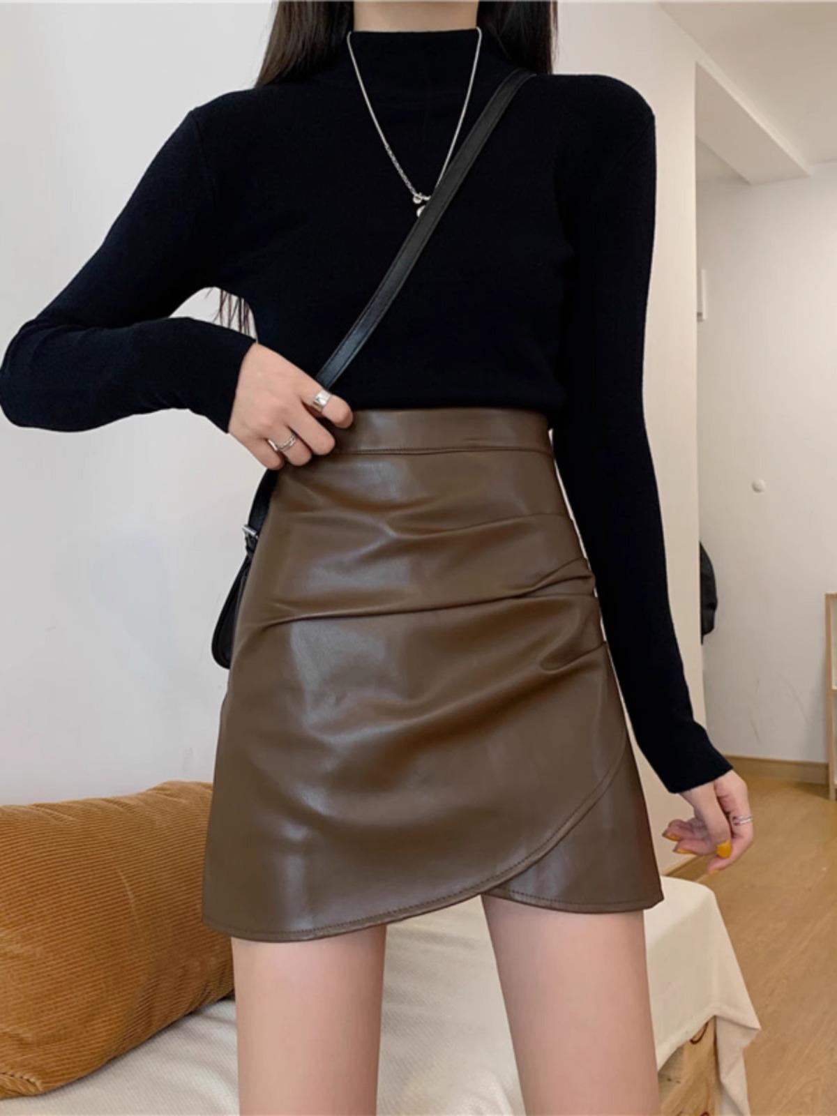 

Женская юбка А-силуэта из искусственной кожи кофейного цвета с высокой талией - мятый дизайн, корейская облегающая короткая юбка осень/зима 2023 г. XS кофейный