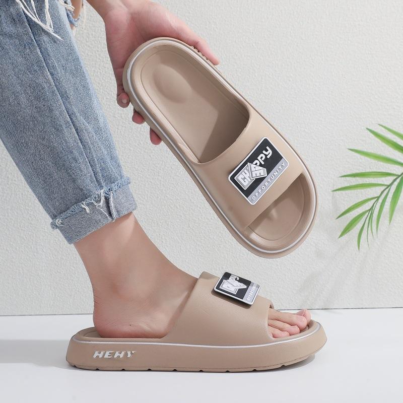 New non-slip slippers are comfortable to wear outdoors at home, lightweight thick-bottomed cool slippers