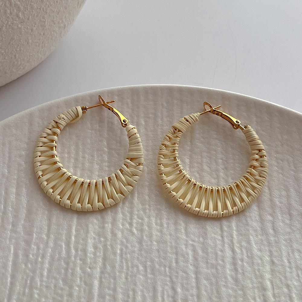 Ręcznie robione rattanowe kolczyki plażowe: Stylowe i Unikalne Słomkowe Kolczyki dla Kobiet