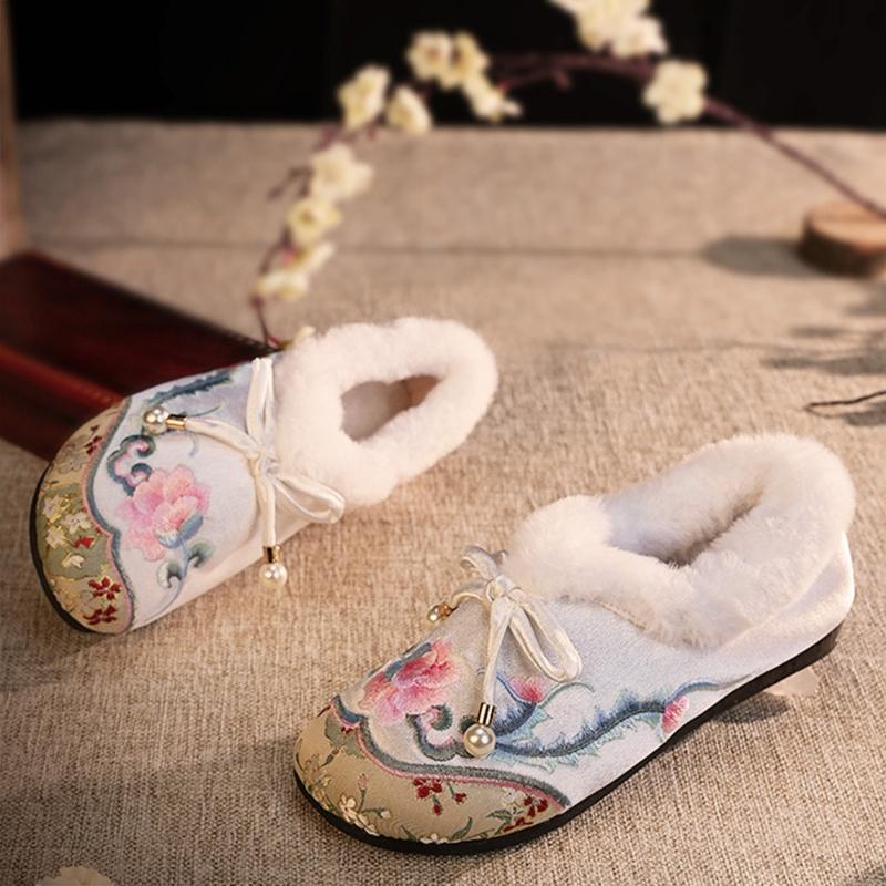 Autumn and Winter Retro Handmade Cloth Shoes, Women's Casual Embroidered Cotton Shoes, Women's Plus Velvet Winter Shoes, Plush Shoes