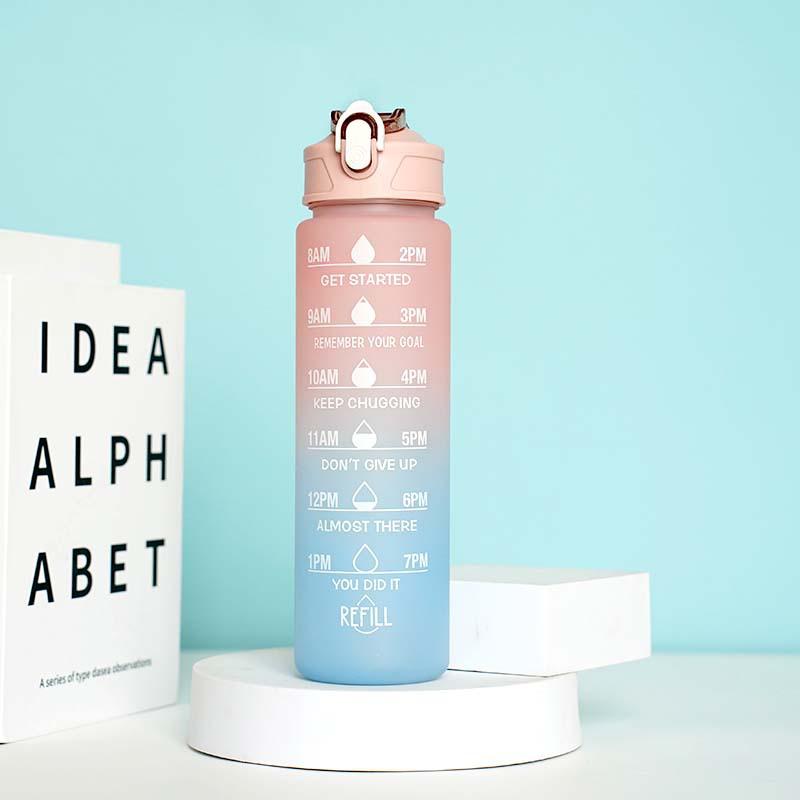 

Градиентная спортивная бутылка для воды большой емкости с соломинкой - Портативный пластиковый фитнес и уличный стакан 700-900mL