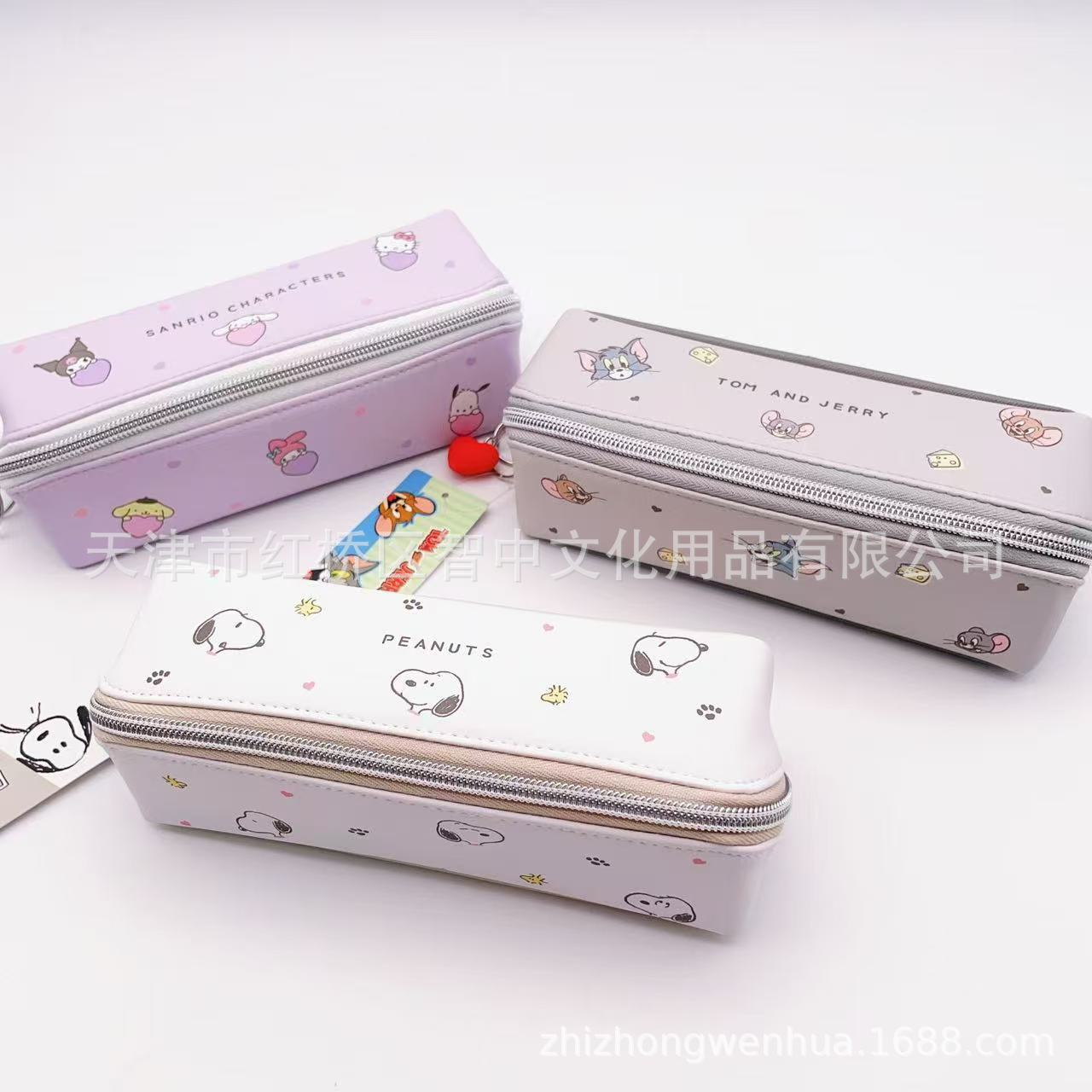 CRUX Sanrio Snoopy Cat & Mouse Bi-fold Pencil Case with Heart Zipper Sanrio Character CR131271