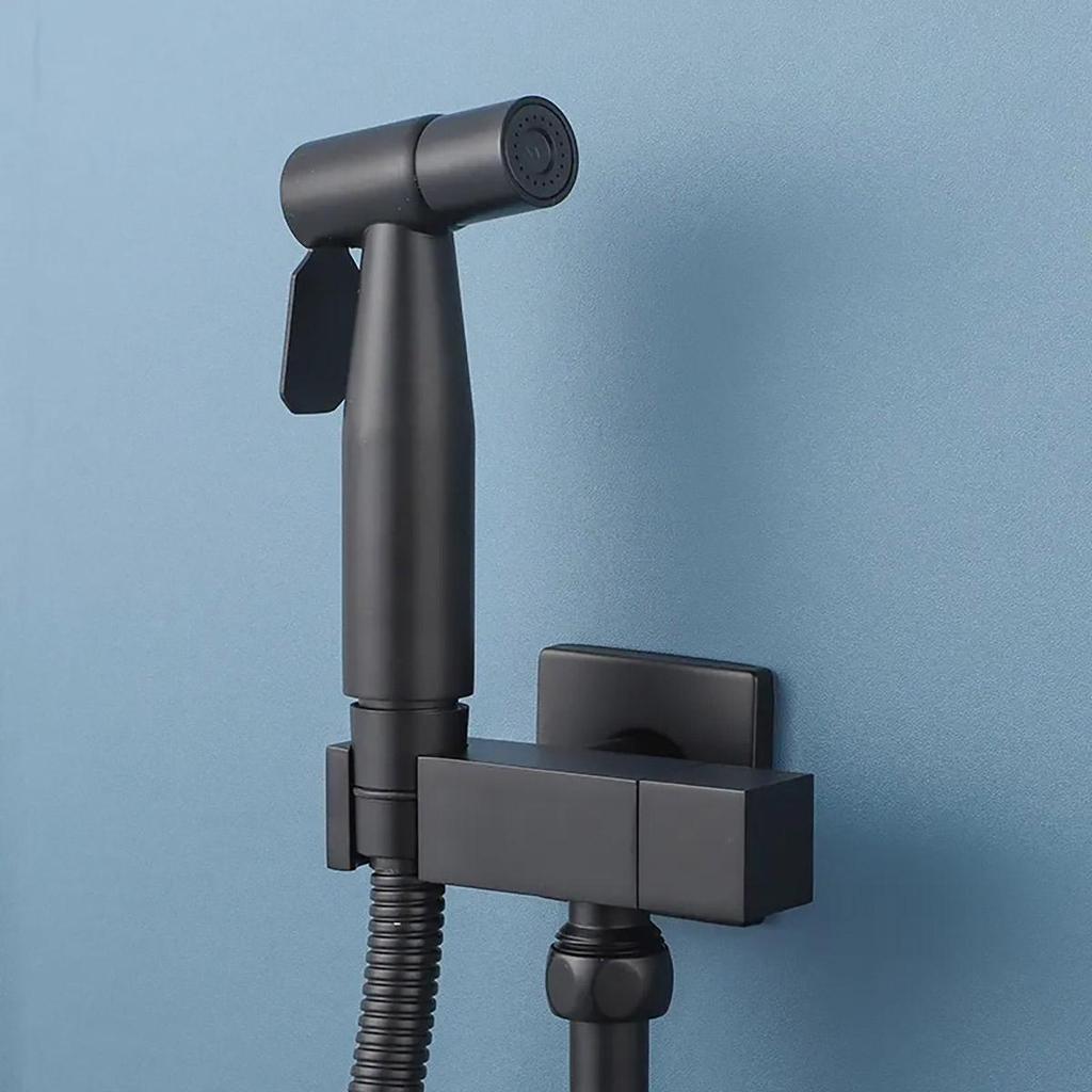 ULA Schwarzer tragbarer Bidet-Sprüher-Wasserhahn aus Messing für die Toilette, nur Bidet-Wasserhahn für kaltes Wasser im Badezimmer, kaltes Shattaf-Ventil, hygienische Dusche