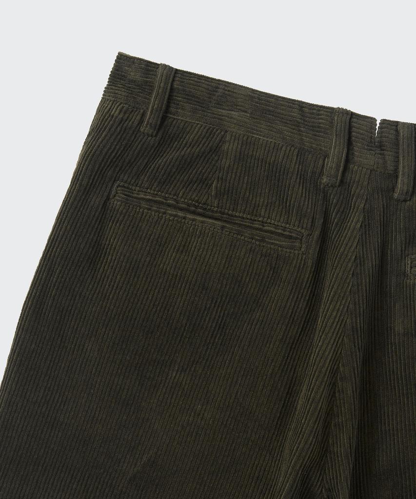 MUSINSA STANDARD [City Workers] 8W Corduroy Tapered Pants [Dark Olive]