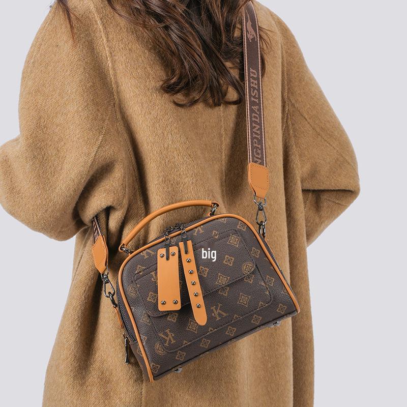 European American Retro Niche Women's Crossbody Handbag - Large Capacity, Printed Square Design