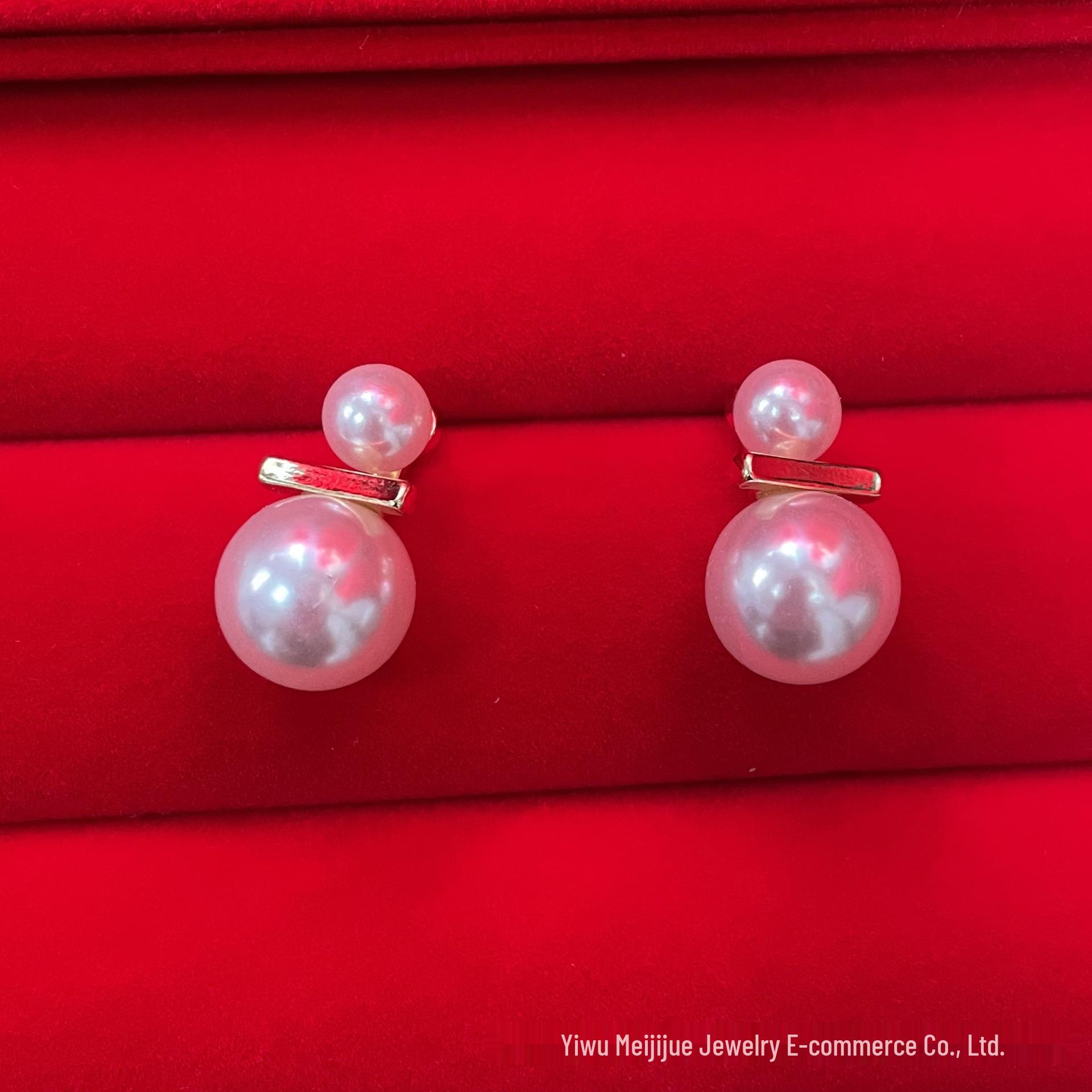 

Miki Jewelry New Year Geometric Heart Earrings - Versatile Light Luxury Style with Auspicious Meaning